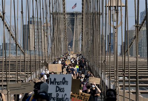 protest on brooklyn bridge